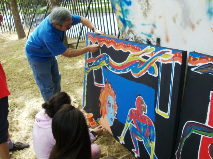 Alejandro “Mono” González pinta mural en el Circo del Mundo Alejandro “Mono” González pinta mural en el Circo del Mundo