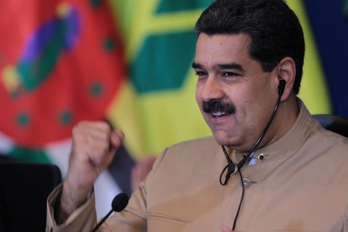 Maduro pide una cumbre regional para restituir el 