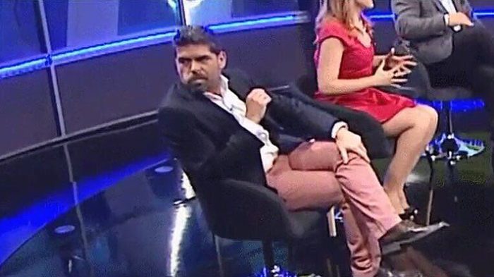 Le costó caro vulgar gesto a Romai Ugarte: habría sido despedido del CDF Le costó caro vulgar gesto a Romai Ugarte: habría sido despedido del CDF