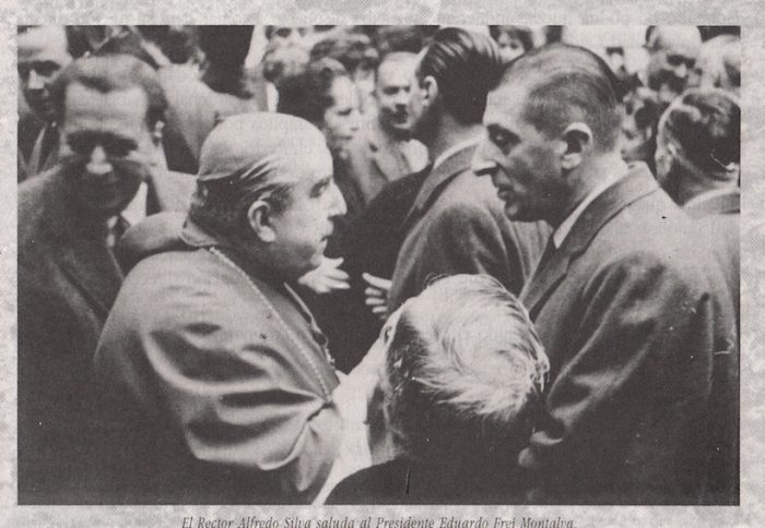 Exposición histórica en la UC revive los hitos de la Reforma Universitaria a 50 años del proceso Exposición histórica en la UC revive los hitos de la Reforma Universitaria a 50 años del proceso