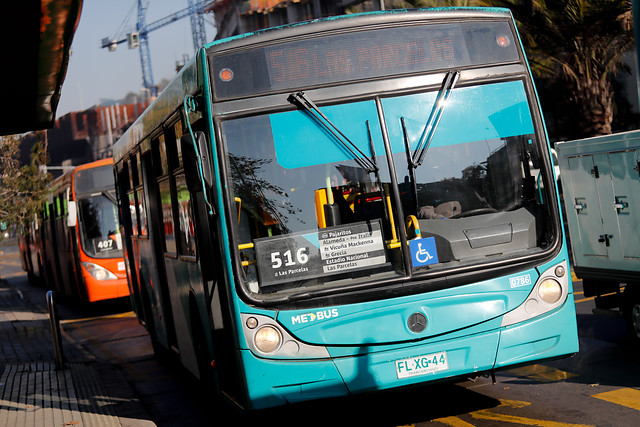 Gobierno evalúa que Metro se encargue de la operación de buses del Transantiago