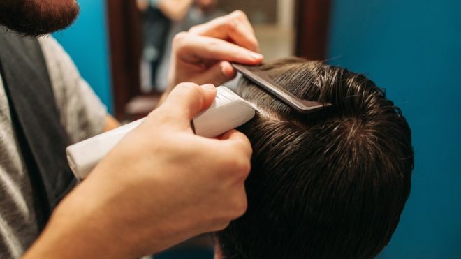El error de afeitarse la cabeza para no quedarse calvo y otros mitos sobre la pérdida de cabello El error de afeitarse la cabeza para no quedarse calvo y otros mitos sobre la pérdida de cabello