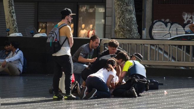 “Pasamos 30 minutos reanimándolo y ha fallecido”: la trágica situación que vivió un enfermero tras el ataque en Las Ramblas de Barcelona