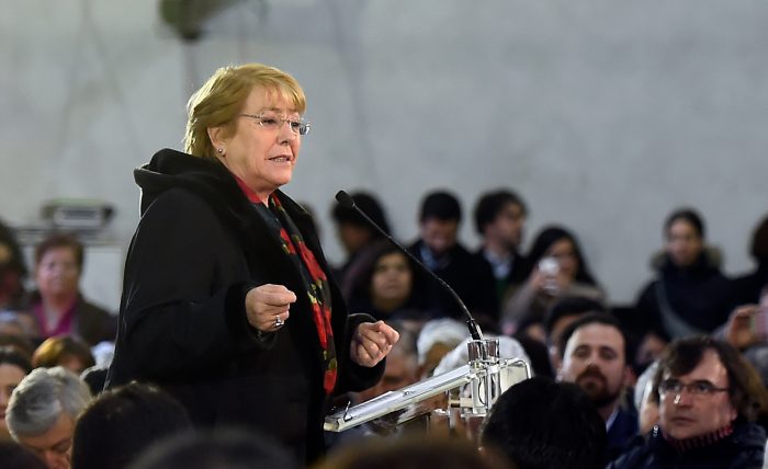 Bachelet anuncia que adultos mayores podrán acceder a tarifa rebajada del Metro sin límite de viajes Bachelet anuncia que adultos mayores podrán acceder a tarifa rebajada del Metro sin límite de viajes
