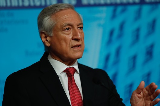 Heraldo Muñoz: “Chile se opone a golpes y autogolpes en Venezuela” Heraldo Muñoz: