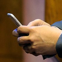 Chile implementa normativa que obliga a compañías a bloquear celulares robados