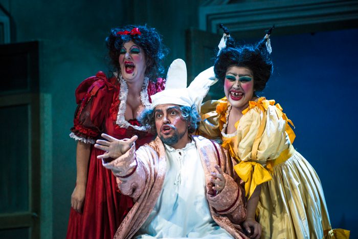 Melodías pegajosas y un guión ágil en La Cenicienta de Rossini en el Municipal Melodías pegajosas y un guión ágil en La Cenicienta de Rossini en el Municipal