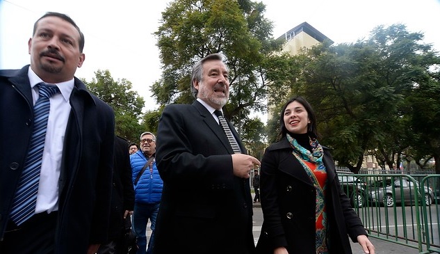 Comando de Guillier le responde con ironía a Chadwick: “No tenemos plata en paraísos fiscales y no contamos con el apoyo de la banca” Comando de Guillier le responde con ironía a Chadwick:
