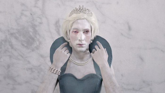 Actor interpreta a Lady Di en obra que conmemora los 20 años de su muerte Actor interpreta a Lady Di en obra que conmemora los 20 años de su muerte