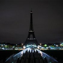 La Torre Eiffel apaga sus luces esta noche por las víctimas de Barcelona