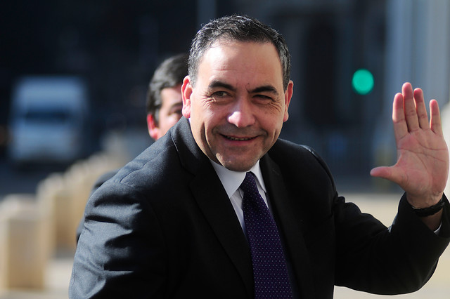Diputado Espinoza dispara contra mesa del PS por bajada de Insulza: “Se revive la absurda lógica de los lotes” Diputado Espinoza dispara contra mesa del PS por bajada de Insulza: