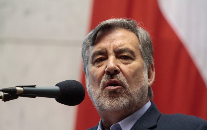 Guillier retruca a Piñera: “El único que va a obtener plata del gobierno es él” Guillier retruca a Piñera: