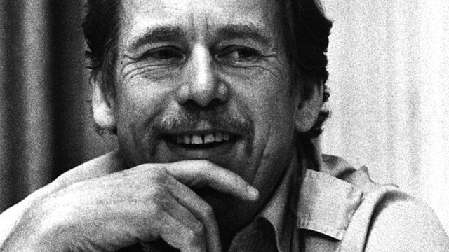 Libro “Havel, una vida”: Una biografía del absurdo Libro “Havel, una vida”: Una biografía del absurdo