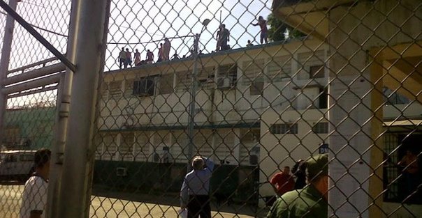 Al menos 37 muertos y 14 funcionarios heridos deja motín carcelario en Venezuela Al menos 37 muertos y 14 funcionarios heridos deja motín carcelario en Venezuela