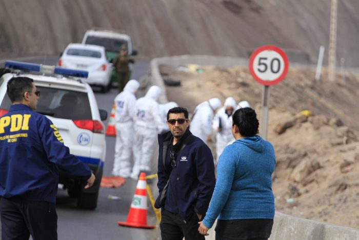 Hallan a joven muerta amarrada de pies y manos en la ruta que une Iquique con Alto Hospicio Hallan a joven muerta amarrada de pies y manos en la ruta que une Iquique con Alto Hospicio