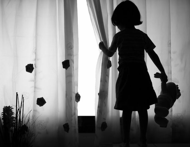 La niña de 10 años que dio a luz tras ser violada por su tío en India y no lo sabe La niña de 10 años que dio a luz tras ser violada por su tío en India y no lo sabe