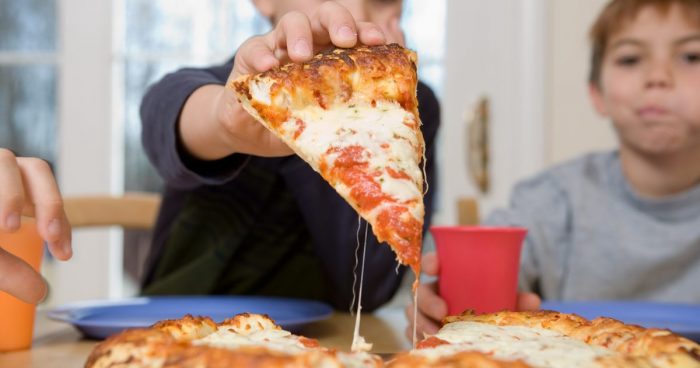 El 53 % chilenos cree que su alimentación es regular o derechamente mala El 53 % chilenos cree que su alimentación es regular o derechamente mala