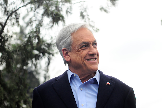 Militares, pensiones y chistes malos: los fantasmas de Piñera Militares, pensiones y chistes malos: los fantasmas de Piñera
