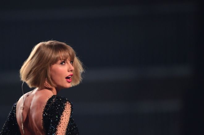 Taylor Swift gana el juicio por asalto sexual durante un concierto contra el DJ David Mueller Taylor Swift gana el juicio por asalto sexual durante un concierto contra el DJ David Mueller