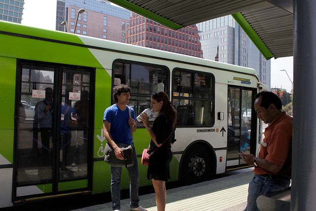 Diputados aprueban proyecto que endurece sanciones a evasores del Transantiago Diputados aprueban proyecto que endurece sanciones a evasores del Transantiago