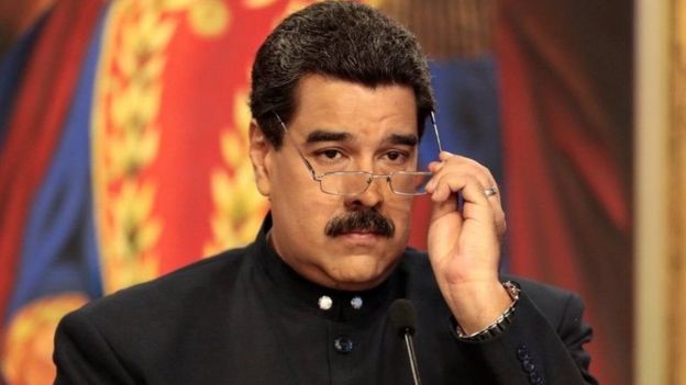 Alfombra roja y rifles en reunión de acreedores de Venezuela para evitar el default