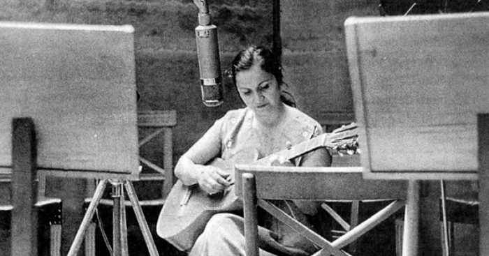 Violeta Parra revive en Radio U. de Santiago en voz de otras “Violetas” Violeta Parra revive en Radio U. de Santiago en voz de otras “Violetas”