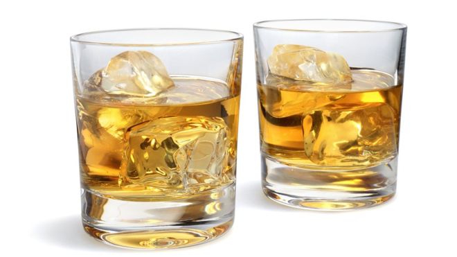 Por qué (según la ciencia) el whisky sabe mejor si lo mezclas con agua Por qué (según la ciencia) el whisky sabe mejor si lo mezclas con agua