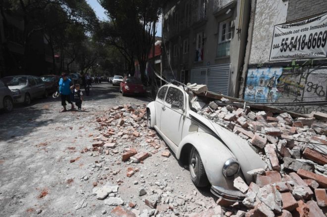 Más de 100 muertos por terremoto que sacudió el centro de México el día del aniversario del gran sismo de 1985