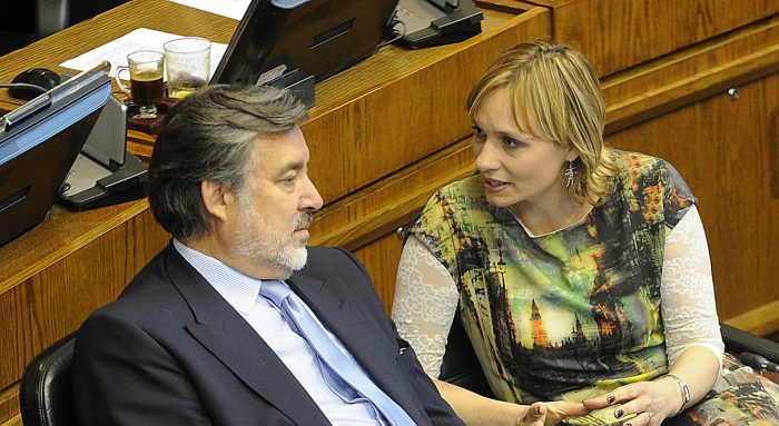 Goic logra lo que no pudo Guillier: banco otorga crédito de $600 millones a abanderada de la DC Goic logra lo que no pudo Guillier: banco otorga crédito de $600 millones a abanderada de la DC