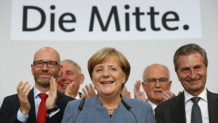 Merkel gana cuarta elección en Alemania con voto debilitado e irrupción de la ultraderecha remece Europa y pone al euro bajo presión Merkel gana cuarta elección en Alemania con voto debilitado e irrupción de la ultraderecha remece Europa y pone al euro bajo presión