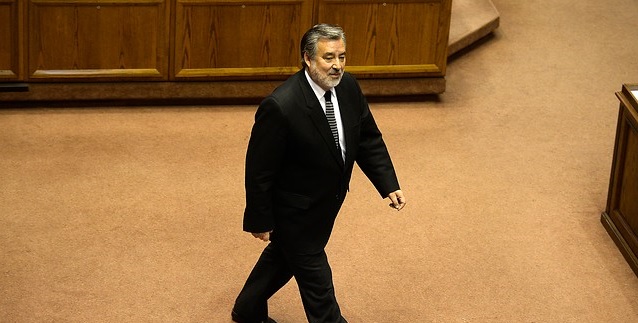 Guillier pagó con asignaciones parlamentarias informes que fueron copiados de página del Senado: fiscal Gajardo podría indagarlo por fraude al fisco Guillier pagó con asignaciones parlamentarias informes que fueron copiados de página del Senado: fiscal Gajardo podría indagarlo por fraude al fisco