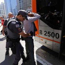 Indignación en Brasil por considerar que hombre que eyaculó sobre mujer en transporte público 
