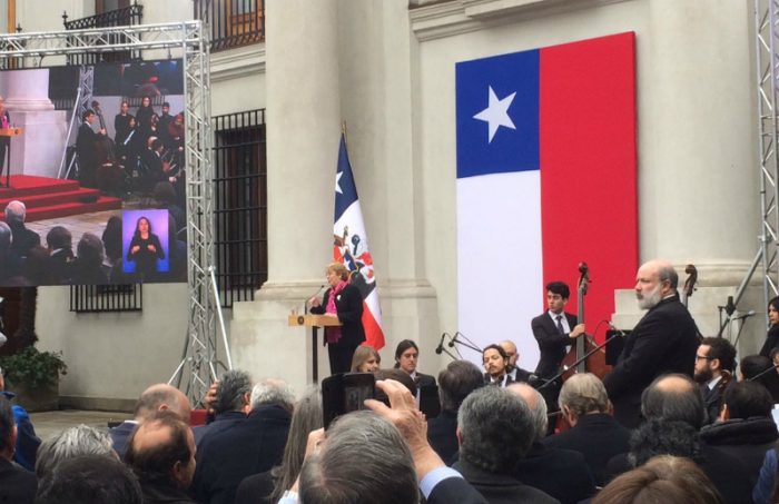 Conmemoración del 44 aniversario del golpe: Bachelet anuncia urgencia a levantar secreto de la Comisión Valech I