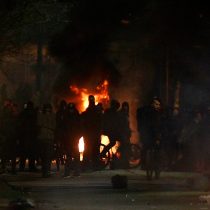 Barricadas incendiarias en distintos puntos de Santiago y regiones por nuevo aniversario del 11