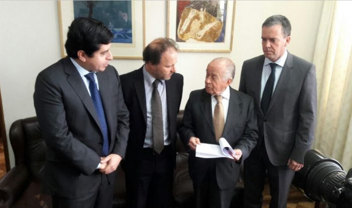 Senadores salen al paso del TC y piden sesión para cuestionar objeción de conciencia institucional Senadores salen al paso del TC y piden sesión para cuestionar objeción de conciencia institucional