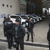 Justicia española ordena cerrar centros de votación del referéndum en Cataluña