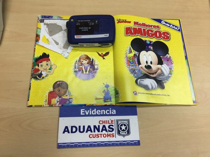 Aduanas descubre cocaína dentro de cuentos infantiles que tenían como destino Europa y Oceanía
