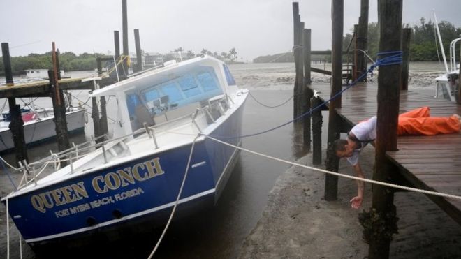 «El mar se seca»: por qué se retira misteriosamente el agua del mar antes de la llegada del poderoso huracán Irma