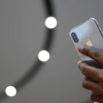 Por qué el nuevo iPhone X de Apple no es tan revolucionario como parece (y qué teléfonos alternativos cuestan menos dinero)