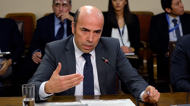 Contralor no da tregua a Codelco y desliza corrupción en la estatal Contralor no da tregua a Codelco y desliza corrupción en la estatal