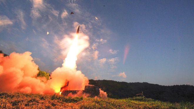 Corea del Sur realiza un simulacro de lanzamiento de misiles hacia Corea del Norte en respuesta a la prueba nuclear de Pyongyang
