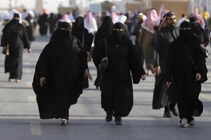 Rey ordena que las mujeres puedan obtener permiso de conducir en Arabia Saudí Rey ordena que las mujeres puedan obtener permiso de conducir en Arabia Saudí