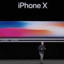 Los nuevos iPhones de Apple no convencen a los inversionistas