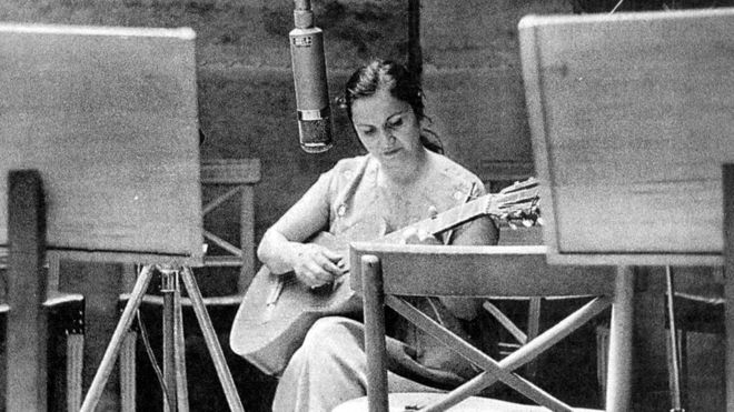 3 canciones de Violeta Parra que muestran por qué es tan trascendental para la música de América Latina, según su nieta Javiera 3 canciones de Violeta Parra que muestran por qué es tan trascendental para la música de América Latina, según su nieta Javiera