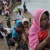 Naufraga un bote con al menos 100 musulmanes rohingya y 