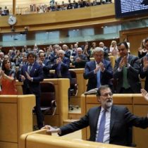 Destitución de Puigdemont y elecciones antes de seis meses: el Senado de España aprueba la aplicación del artículo 155 para hacer frente a la crisis por la independencia de Cataluña