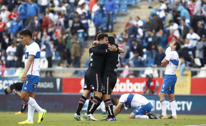 Con polémico gol, Colo Colo se impone ante Universidad Católica y extiende su agonía Con polémico gol, Colo Colo se impone ante Universidad Católica y extiende su agonía