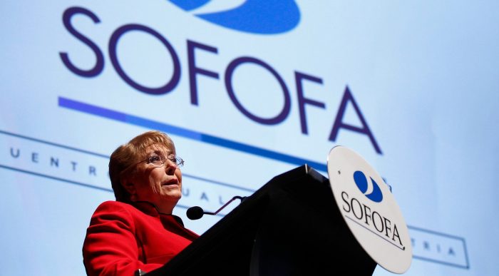 Bachelet acepta oferta de paz de Sofofa y valora “cambio de forma y tono” Bachelet acepta oferta de paz de Sofofa y valora