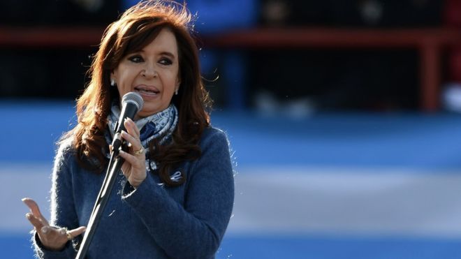Cristina Kirchner será senadora en Argentina, pero perdió la simbólica batalla por Buenos Aires Cristina Kirchner será senadora en Argentina, pero perdió la simbólica batalla por Buenos Aires