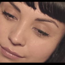[VIDEO C+C] Mon Laferte presenta su nuevo video «Primaveral»